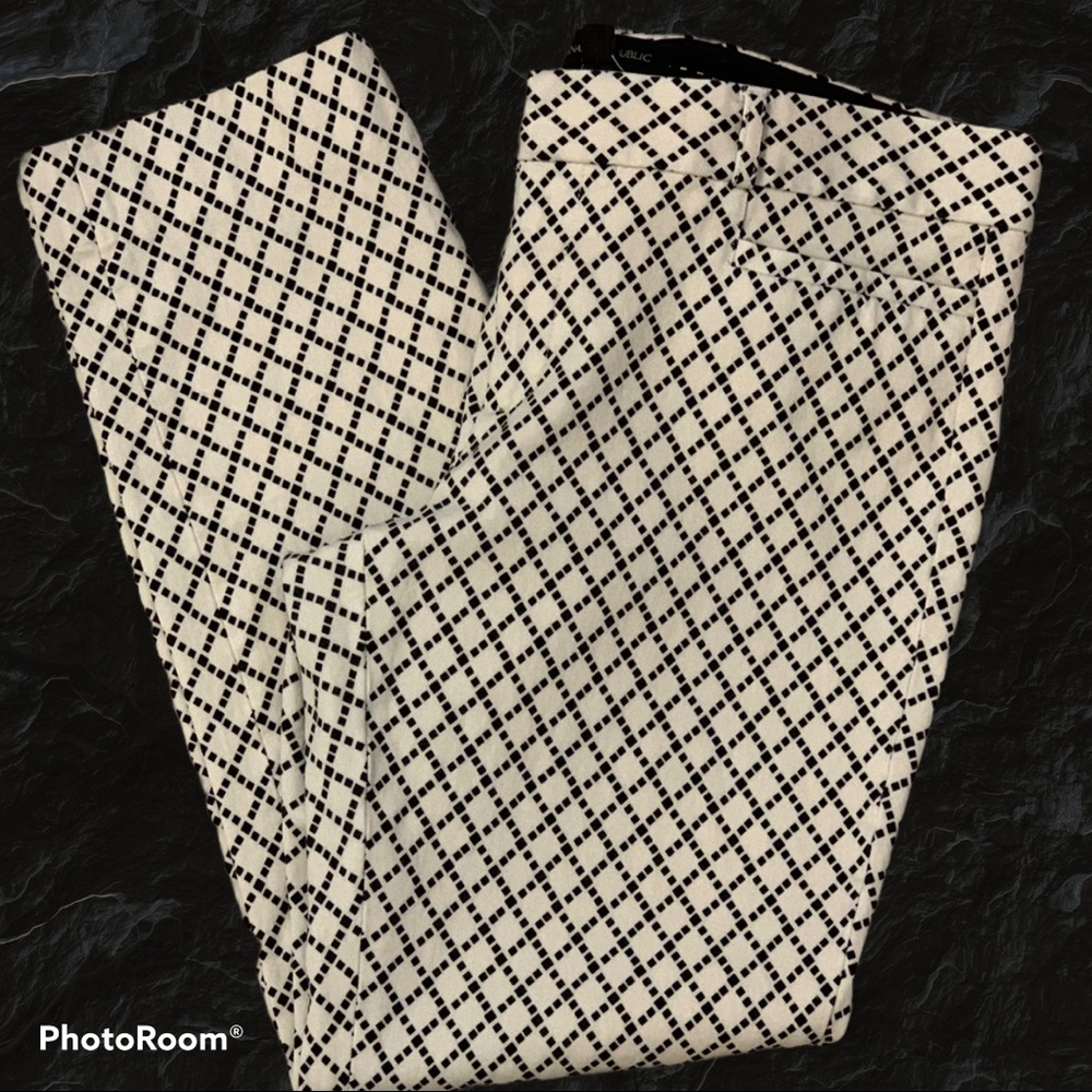 Banana Republic Black & Cream Sloan Capris, Size 8